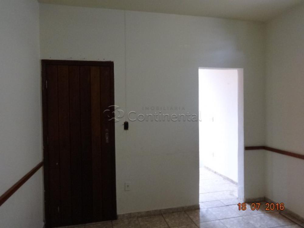 Alugar Apartamento / Padrão em Dourados R$ 800,00 - Foto 2