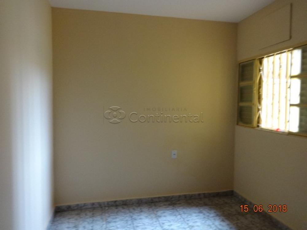 Alugar Casa / Padrão em Dourados R$ 1.100,00 - Foto 14
