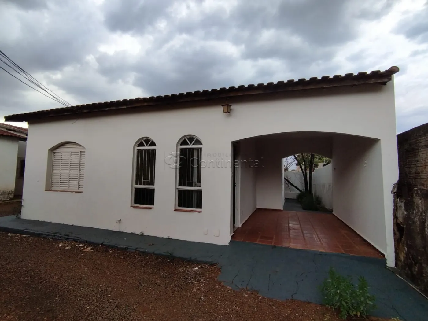 Alugar Casa / Padrão em Dourados R$ 1.300,00 - Foto 2