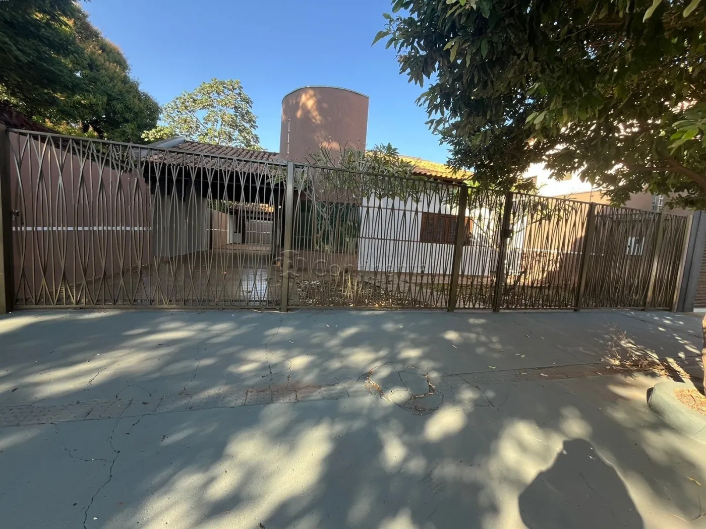 Alugar Casa / Padrão em Dourados R$ 3.800,00 - Foto 1