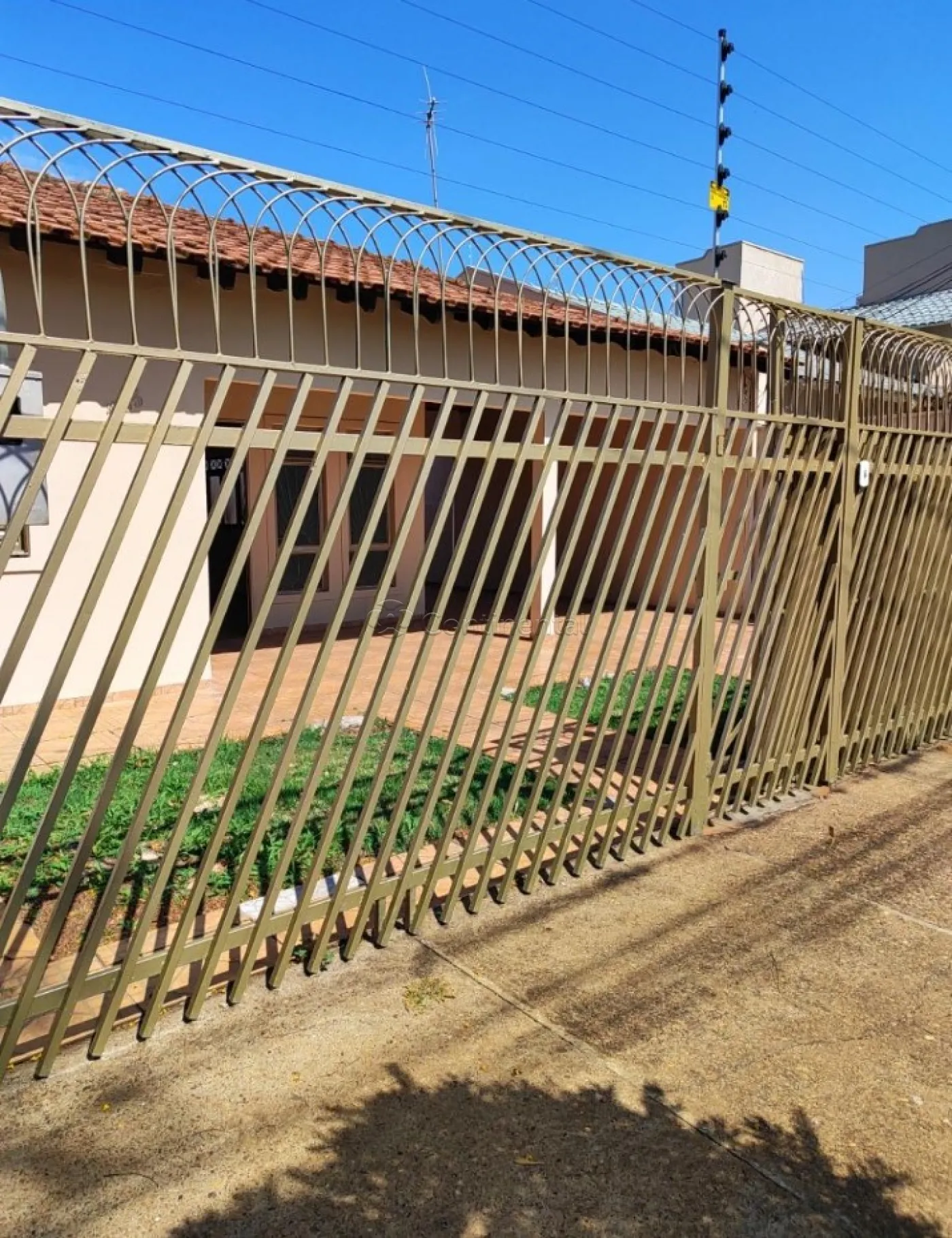 Alugar Casa / Padrão em Dourados R$ 2.200,00 - Foto 2