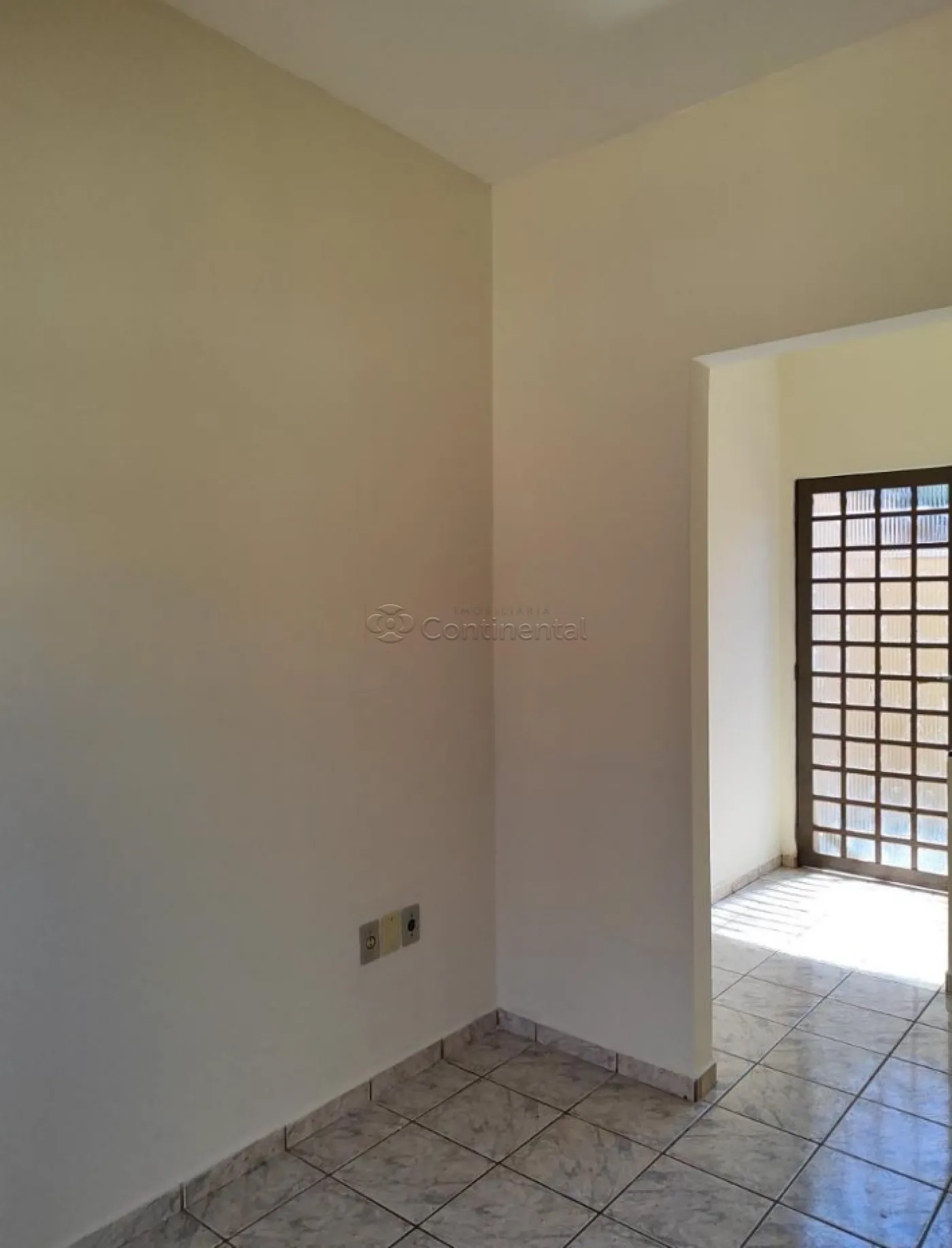 Alugar Apartamento / Kitinete em Dourados R$ 750,00 - Foto 3