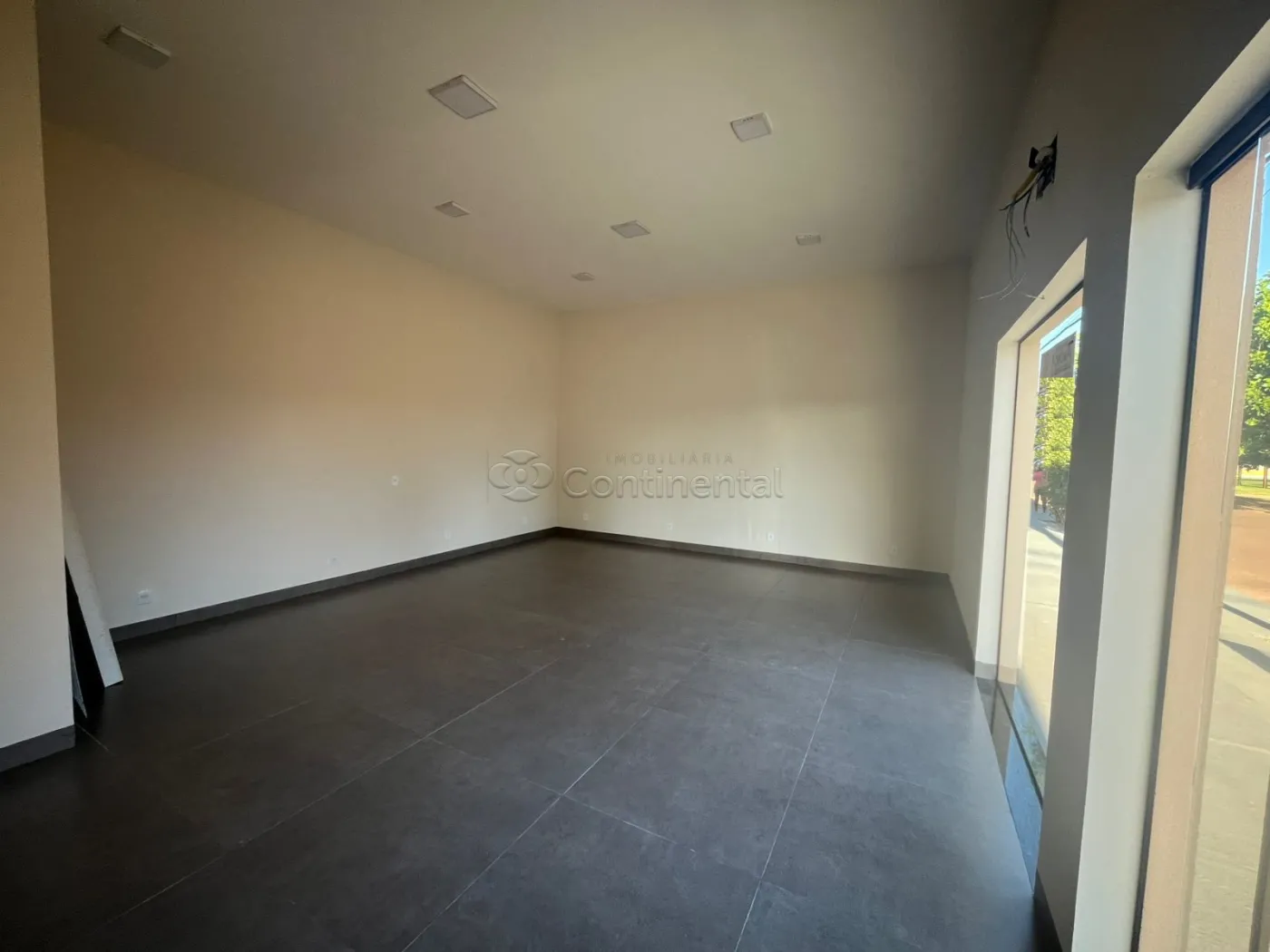 Alugar Comercial / Salão em Dourados R$ 1.800,00 - Foto 3
