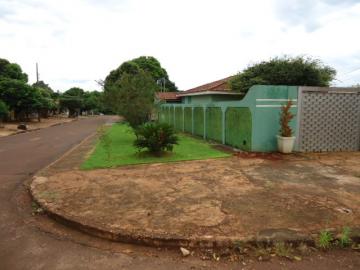 Casa padrão à venda em Dourados