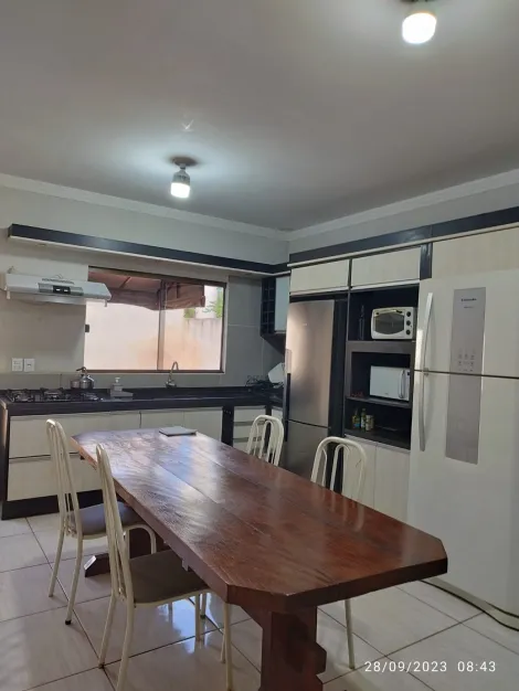 Imóvel residencial na rua Barnabé Minhos, 585- Flórida II